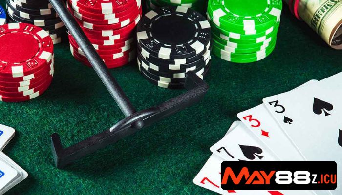 So sánh Poker online và offline